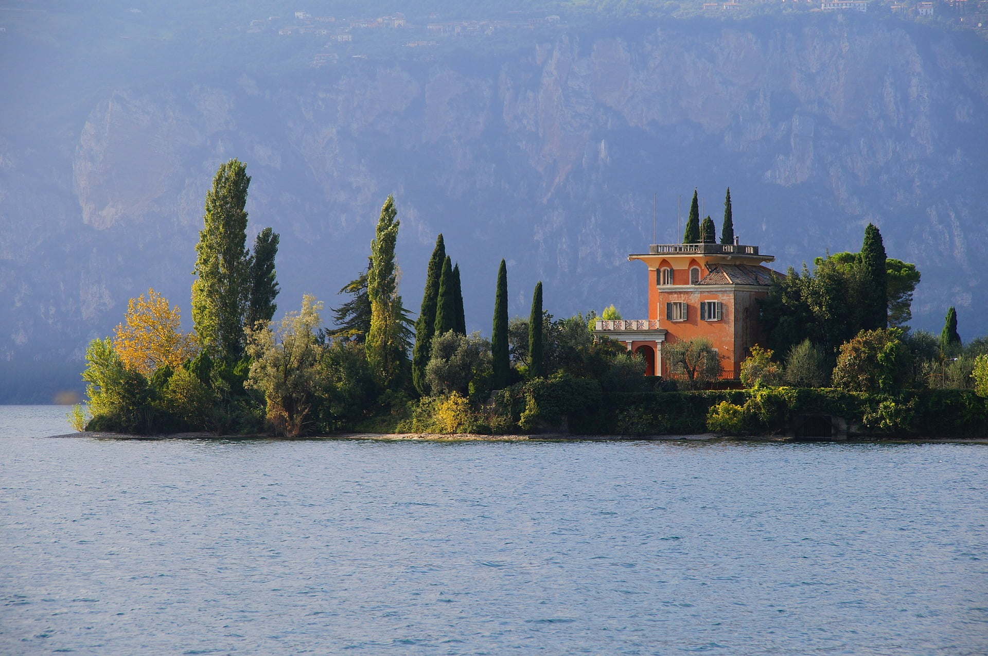 5 Islands in Lake Garda