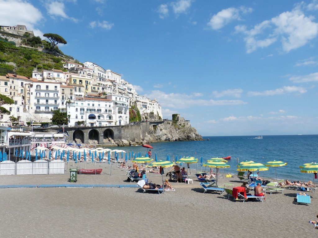 Is there a beach in Amalfi town