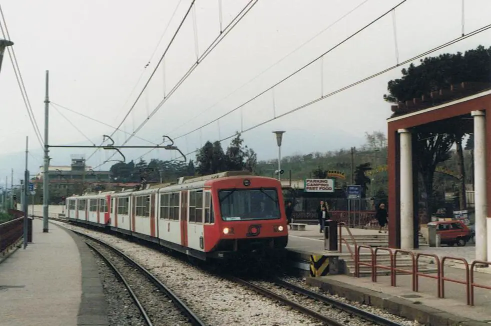 Naples to Positano by train