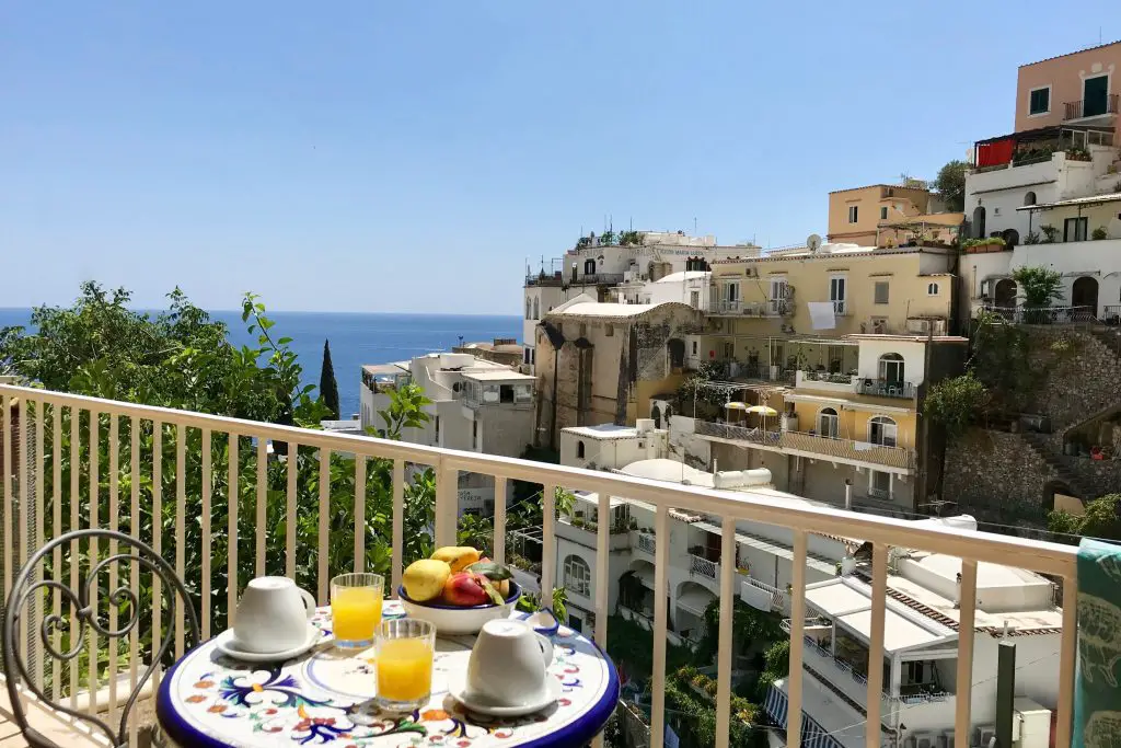 Airbnb apartment with view in Positano