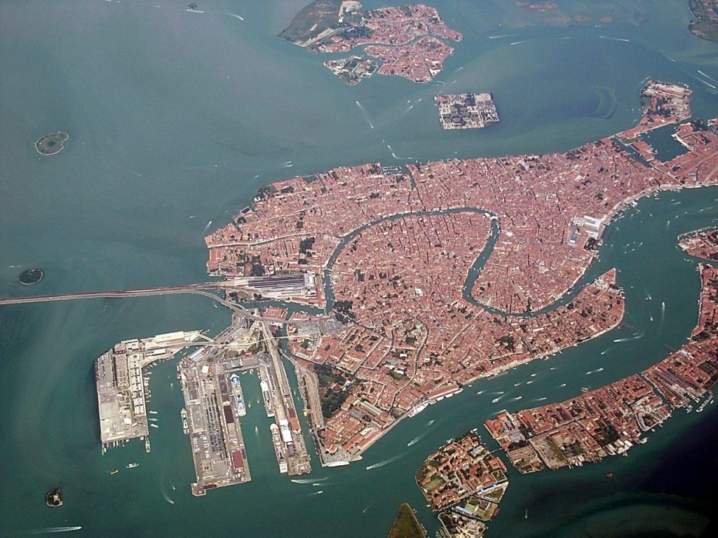 Best restaurants near Venice airport