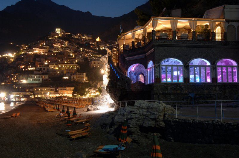 Music on the rocks nightclub in Positano