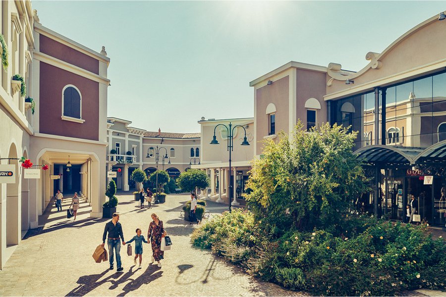 Shopping In Desenzano Del Garda - Visit Beautiful Italy