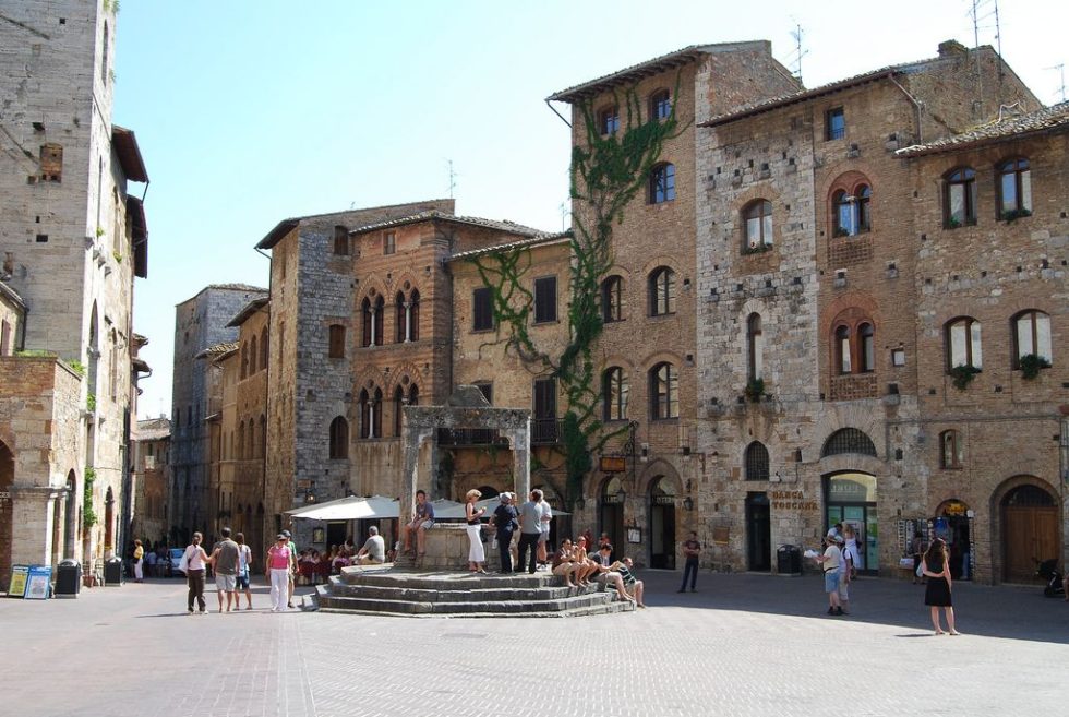 Weekly Market In San Gimignano - Visit Beautiful Italy