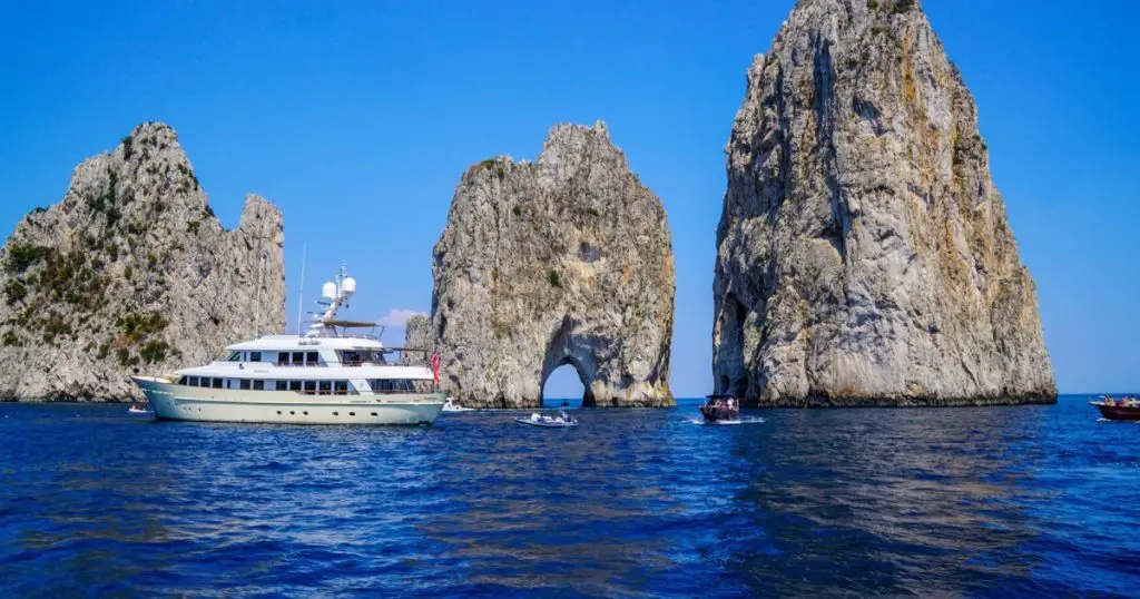 Boat tours in Capri