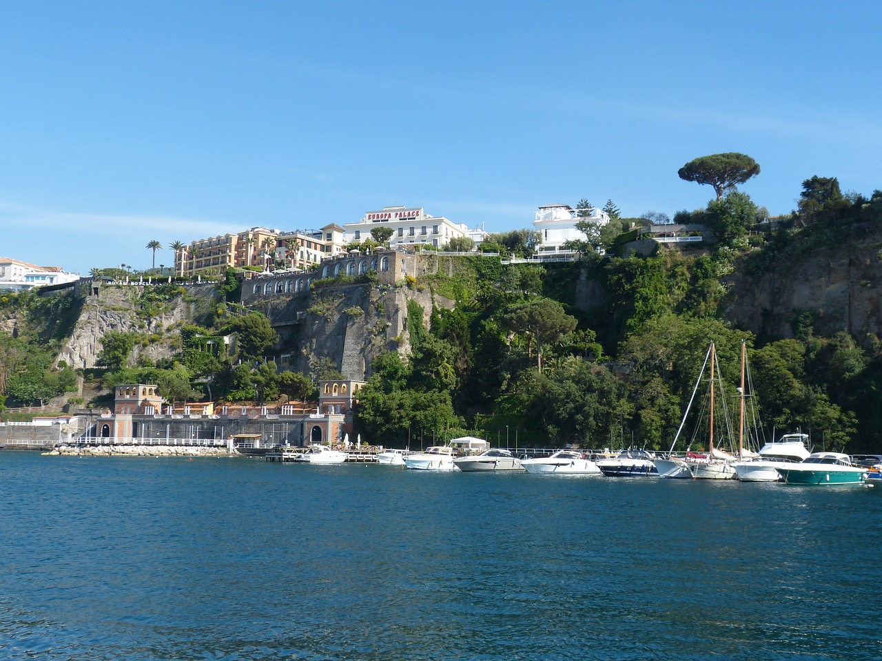 Top 3 Best Beach Clubs In Sorrento - Visit Beautiful Italy