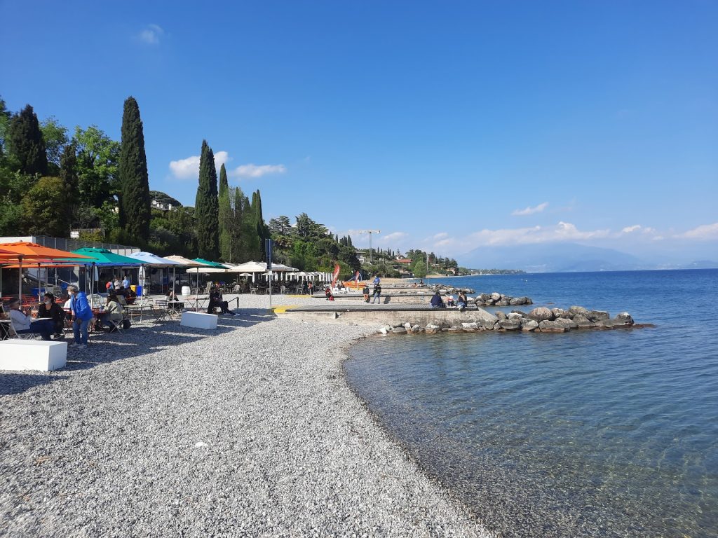 Lido di Padenghe sul Garda beach