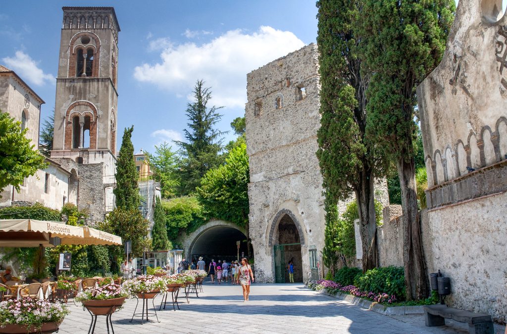 What is the closest airport to Ravello?