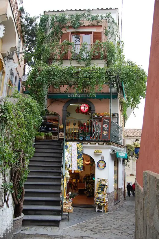 Cheap Eats In Positano - Best Budget-friendly Restaurants - Visit ...