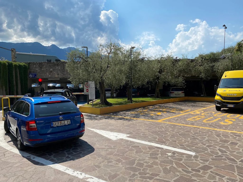 Limone sul Garda parking