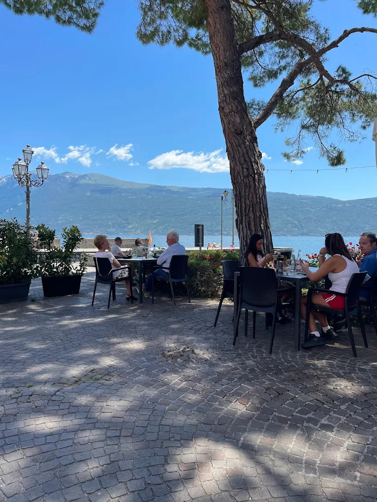 Local restaurants in Gargnano
